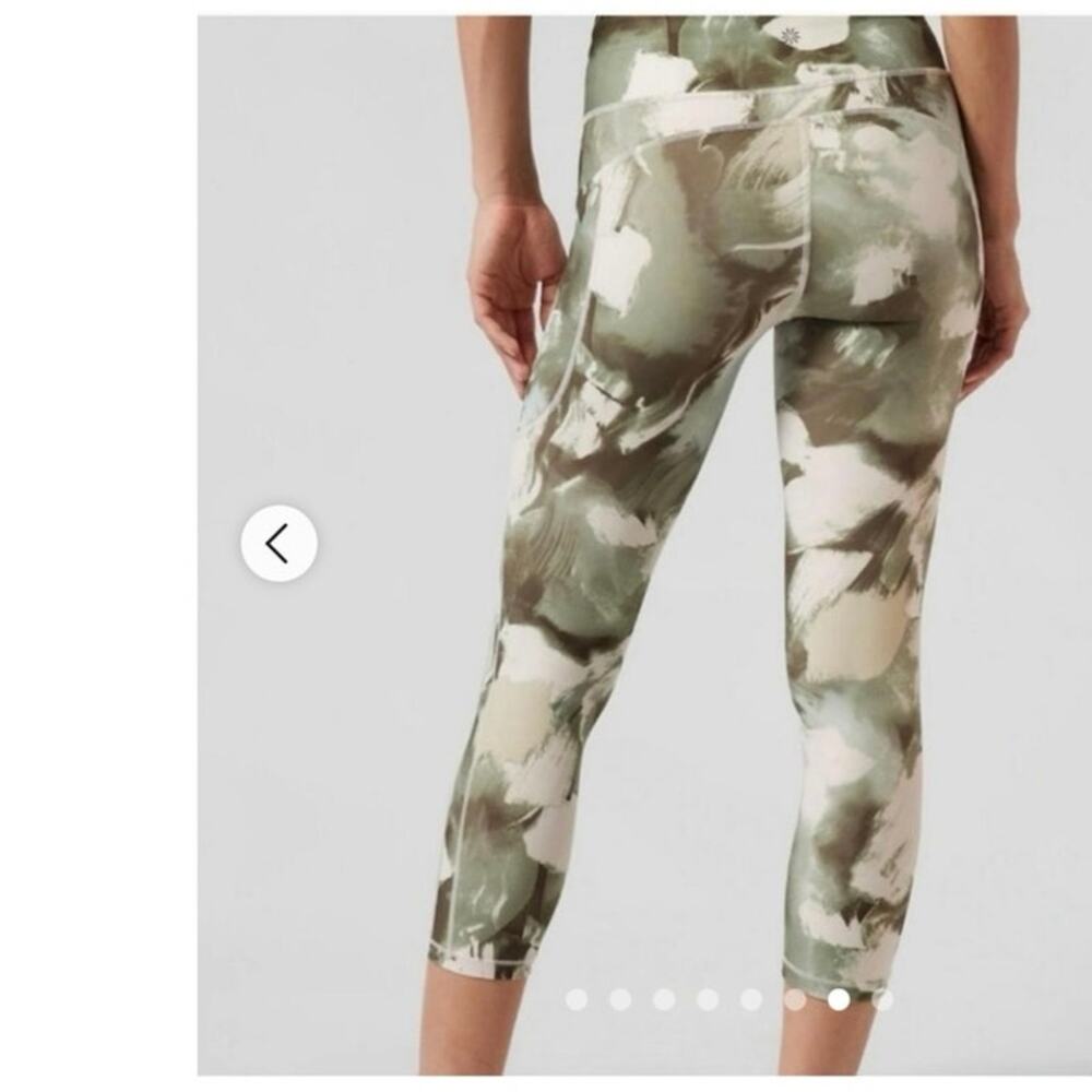 Athleta Ultimate Stash II Capri Leggings XS Green Cream Pink Patterned - Picture 4 of 9